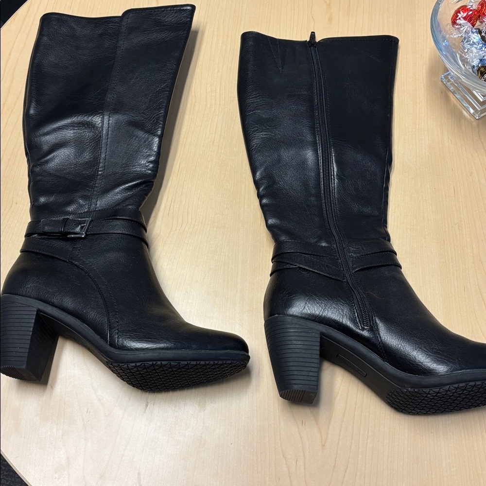 Kohl's Crift & Barrow Black Heeled Boots for Women - Picture 2 of 8